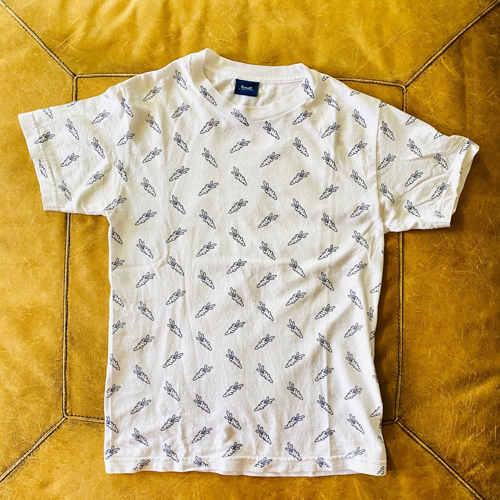Anwar Carrots Size Small TShirt. All carrot print.